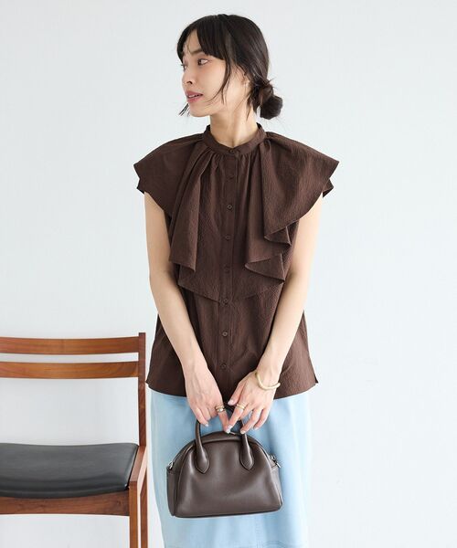 CRAFT STANDARD BOUTIQUE(クラフトスタンダードブティック)の「【吸水速乾】シアサッカーフリルブラウス(シャツ/ブラウス・レディース・ブラック/ブラウン・FREE)」の4枚目の写真