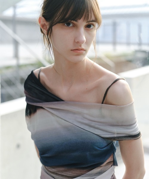 tageechita(タジチタ)の「【tageechita】アートプリントワンショルダーシアートップス(Tシャツ/カットソー・レディース・ダークブラウン/ダークブラウン系1・S/L/M)」の7枚目の写真