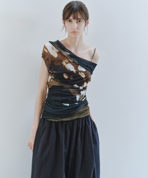 tageechita(タジチタ)の「【tageechita】アートプリントワンショルダーシアートップス(Tシャツ/カットソー・レディース・ダークブラウン/ダークブラウン系1・S/L/M)」の9枚目の写真