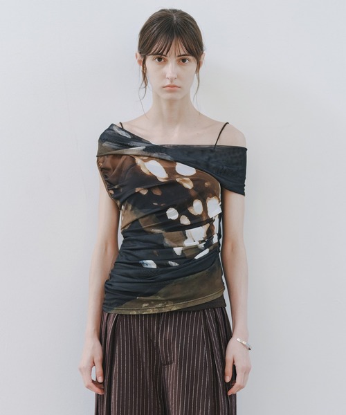 tageechita(タジチタ)の「【tageechita】アートプリントワンショルダーシアートップス(Tシャツ/カットソー・レディース・ダークブラウン/ダークブラウン系1・S/L/M)」の17枚目の写真