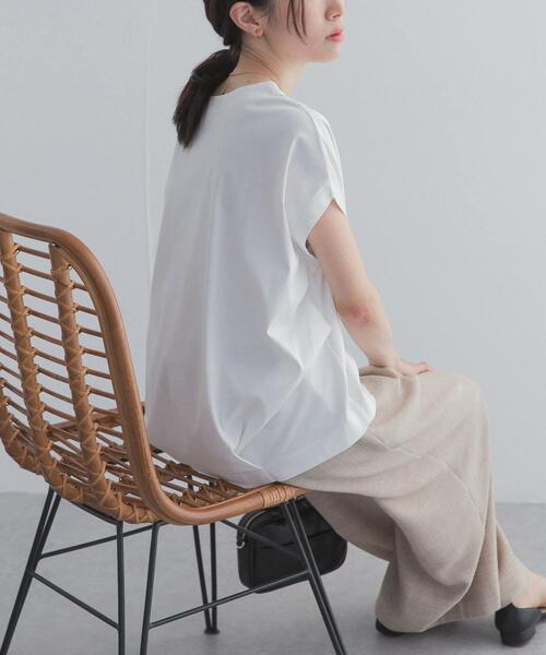 URBAN RESEARCH DOORS(アーバンリサーチドアーズ)の「『UR TECH』サマシェアバックタックコクーンプルオーバー|UVカット/日除け/接触冷感/抗菌防臭/Tシャツ(Tシャツ/カットソー・レディース・ライトグレー/チャコールグレー/レッド系その他/オフホワイト・FREE)」の2枚目の写真