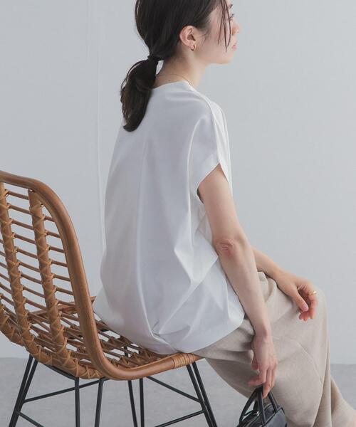 URBAN RESEARCH DOORS(アーバンリサーチドアーズ)の「『UR TECH』サマシェアバックタックコクーンプルオーバー|UVカット/日除け/接触冷感/抗菌防臭/Tシャツ(Tシャツ/カットソー・レディース・ライトグレー/チャコールグレー/レッド系その他/オフホワイト・FREE)」の5枚目の写真