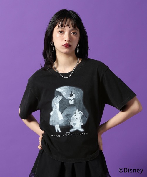PAGEBOY(ページボーイ)の「Disney 【ふしぎの国のアリス】コンパクトT(Tシャツ/カットソー・レディース・オフホワイト/チャコールグレー・FREE)」の2枚目の写真
