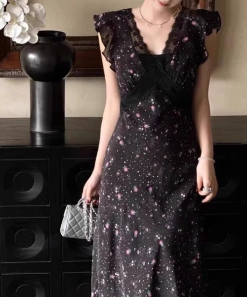 AMAJI(アマジ)の「レース切替 花柄 ウエストマーク アシンメトリー ロングワンピース(ワンピース・レディース・ブラック・MEDIUM/SMALL/X-LARGE/LARGE)」の2枚目の写真