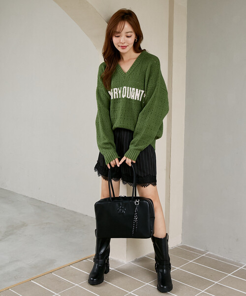 MARY QUANT（マリークワント）の「MARY QUANT × PUBLUX/マリークワント チャーム 付 デイジー 型押し レザレット スクエア ボストン バッグ　限定展開（ボストンバッグ・レディース・ブラック/ブラウン・ONE SIZE）」の10枚目の写真