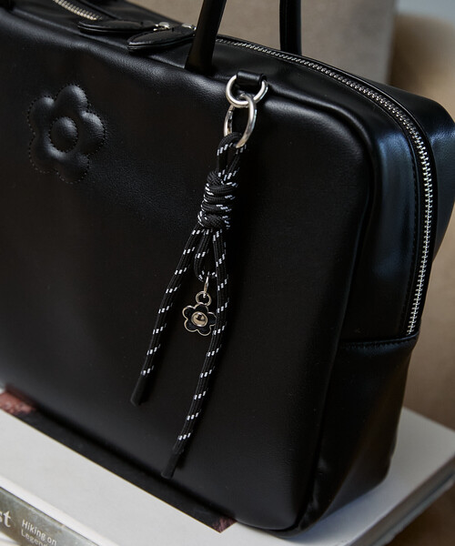 MARY QUANT（マリークワント）の「MARY QUANT × PUBLUX/マリークワント チャーム 付 デイジー 型押し レザレット スクエア ボストン バッグ　限定展開（ボストンバッグ・レディース・ブラック/ブラウン・ONE SIZE）」の22枚目の写真
