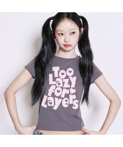YOUHEE（ユヒ）の「[3COLORS] CHECK APPLIQUE LETTERING T-SHIRTS（Tシャツ/カットソー・レディース・ホワイト/チャコールグレー・SMALL/MEDIUM）」の2枚目の写真