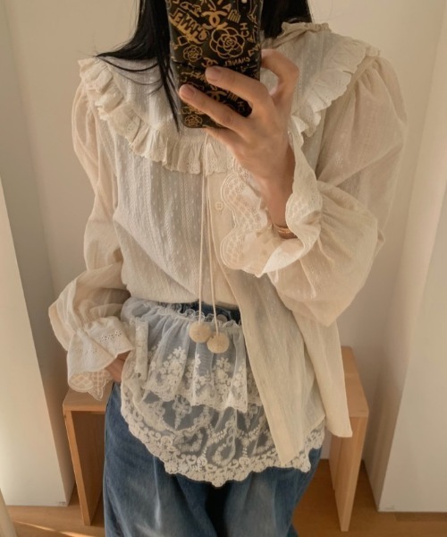 AMAJI(アマジ)の「フリル フード付き ポンポン ドローストリング長袖Tシャツ(Tシャツ/カットソー・レディース・ベージュ/ホワイト・FREE)」の2枚目の写真
