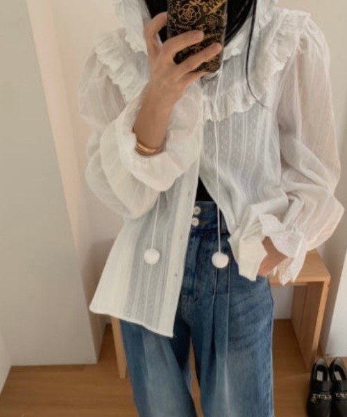 AMAJI(アマジ)の「フリル フード付き ポンポン ドローストリング長袖Tシャツ(Tシャツ/カットソー・レディース・ベージュ/ホワイト・FREE)」の1枚目の写真