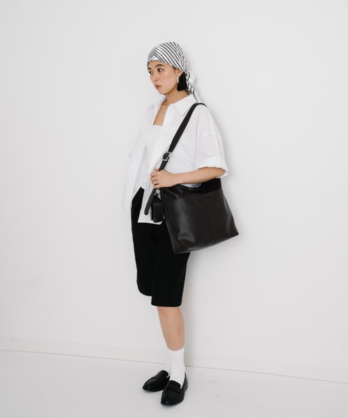 AIDELL（エイデル）の「マルチポケットフェイクレザーショルダーバッグ（ショルダーバッグ・レディース・ブラウン/アイボリー/ブラック・FREE）」の13枚目の写真