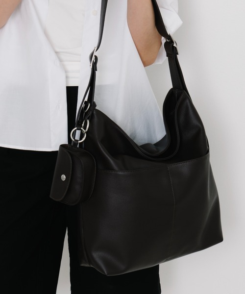 AIDELL（エイデル）の「マルチポケットフェイクレザーショルダーバッグ（ショルダーバッグ・レディース・ブラウン/アイボリー/ブラック・FREE）」の19枚目の写真