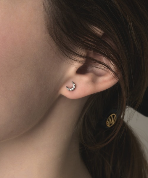 muku(ムク)の「PIERCE/ZIRCONIA MOON(ピアス(両耳用)・レディース・ゴールド/シルバー・FREE)」の2枚目の写真
