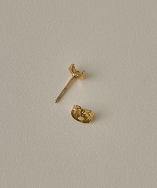 muku(ムク)の「PIERCE/ZIRCONIA MOON(ピアス(両耳用)・レディース・ゴールド/シルバー・FREE)」の7枚目の写真