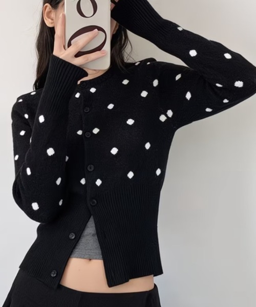 AVYL(アヴィル)の「ドット柄クルーネックニットカーディガン(ニット/セーター・レディース・グレー/ブラック・M)」の3枚目の写真