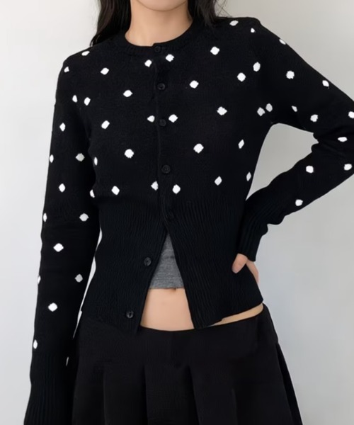 AVYL(アヴィル)の「ドット柄クルーネックニットカーディガン(ニット/セーター・レディース・グレー/ブラック・M)」の5枚目の写真
