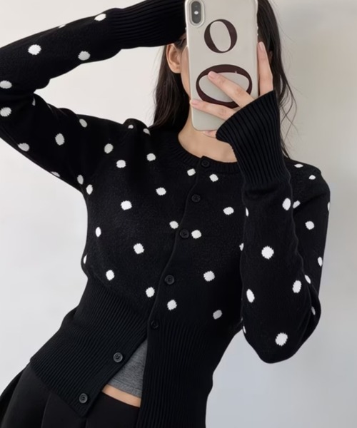 AVYL(アヴィル)の「ドット柄クルーネックニットカーディガン(ニット/セーター・レディース・グレー/ブラック・M)」の6枚目の写真