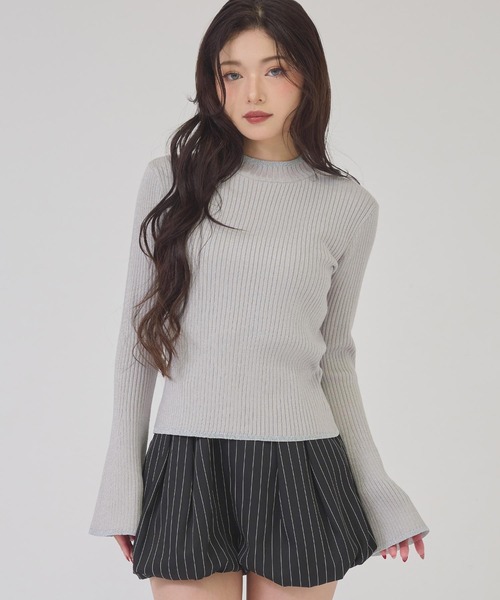 ANAP(アナップ)の「プチハイラメフレアスリーブリブトップス(ニット/セーター・レディース・ブラック/ホワイト/グレー・F)」の4枚目の写真