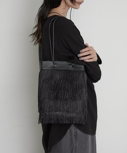 LOUNGEDRESS(ラウンジドレス)の「《ショルダーチェーン付き》2WAYフリンジミニトートバッグ(トートバッグ・レディース・ブラック・FREE)」の3枚目の写真