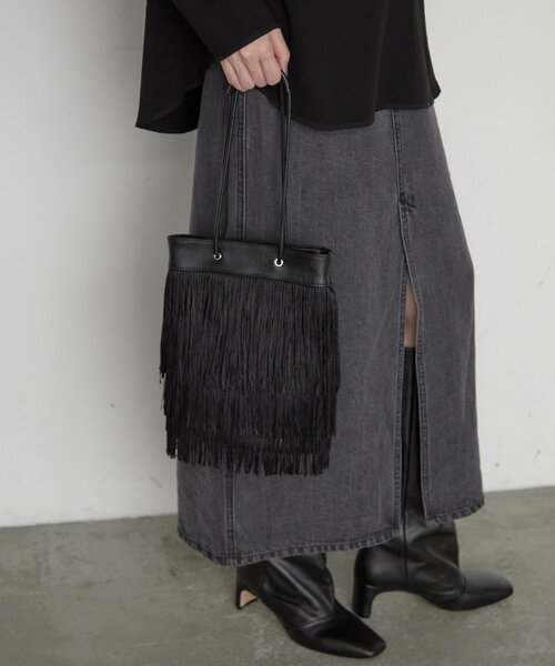 LOUNGEDRESS(ラウンジドレス)の「《ショルダーチェーン付き》2WAYフリンジミニトートバッグ(トートバッグ・レディース・ブラック・FREE)」の4枚目の写真
