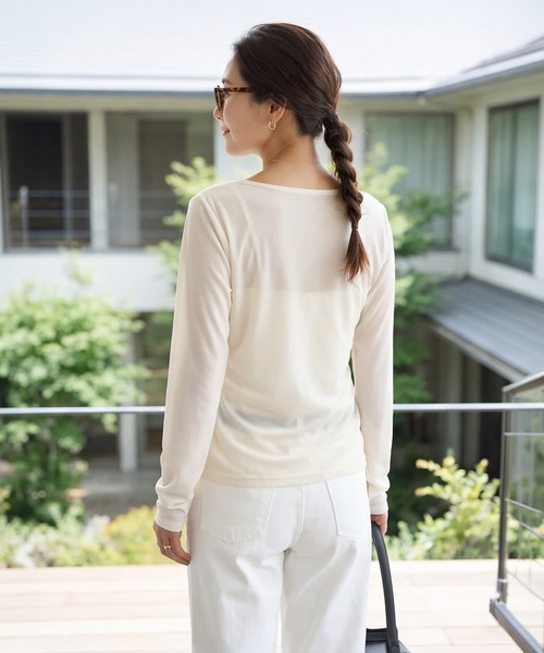 STYLE DELI(スタイルデリ)の「ストレッチライトベロアドレープトップス(Tシャツ/カットソー・レディース・アイボリー/ブラック・FREE)」の5枚目の写真