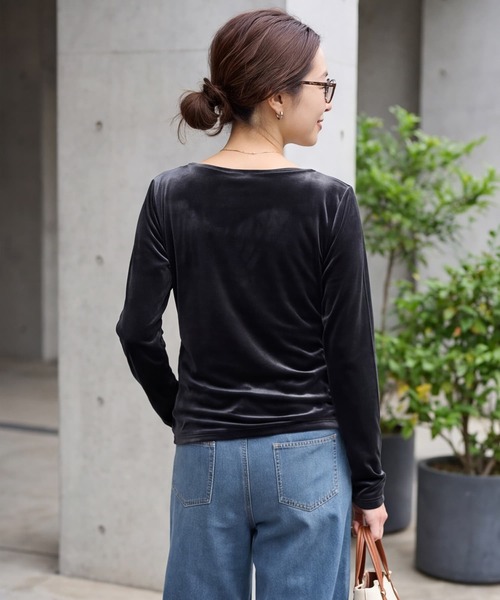 STYLE DELI(スタイルデリ)の「ストレッチライトベロアドレープトップス(Tシャツ/カットソー・レディース・アイボリー/ブラック・FREE)」の10枚目の写真