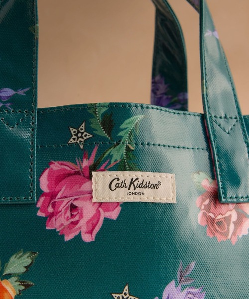 Cath Kidston(キャスキッドソン)の「スモール ブックバッグ Rainbow Rose(トートバッグ・レディース・グリーン・FREE)」の2枚目の写真