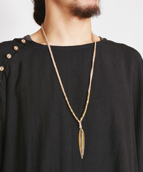 チャイハネ(チャイハネ)の「【チャイハネ】ボードMEN'Sネックレス(ネックレス・メンズ・ブラック/キナリ・FREE)」の1枚目の写真