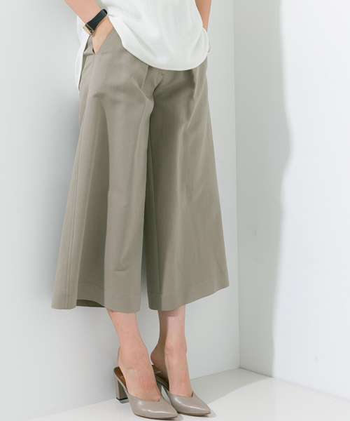 STUDIOUS（ステュディオス）の「STUDIOUS ピーチスキンライトフレアパンツ（その他パンツ・レディース・カーキ/ベージュ/オレンジ・1/0）」の3枚目の写真