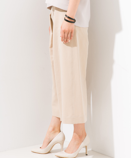 STUDIOUS（ステュディオス）の「STUDIOUS ピーチスキンライトフレアパンツ（その他パンツ・レディース・カーキ/ベージュ/オレンジ・1/0）」の9枚目の写真