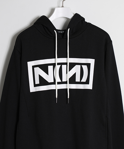NUMBER (N)INE DENIM（ナンバーナインデニム）の「【NUMBER (N)INE DENIM】STUDIOUS限定 N(N)ロゴスウェットパーカー（パーカー・メンズ・ブラック/ホワイト・SMALL/LARGE/MEDIUM）」の14枚目の写真