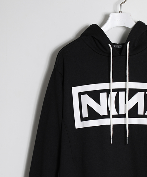 NUMBER (N)INE DENIM（ナンバーナインデニム）の「【NUMBER (N)INE DENIM】STUDIOUS限定 N(N)ロゴスウェットパーカー（パーカー・メンズ・ブラック/ホワイト・SMALL/LARGE/MEDIUM）」の15枚目の写真