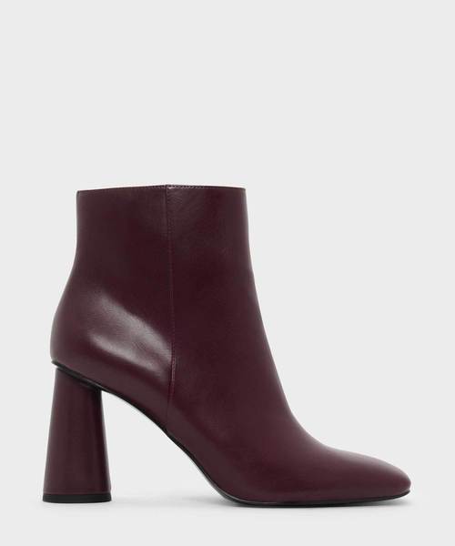 CHARLES & KEITH(チャールズ & キース)の「スクエアトゥカフブーツ / SQUARE TOE CALF BOOTS(ブーツ・レディース・ブラック/バーガンディー・22.5cm/23cm/23.5cm/24.5cm/25cm/25.5cm)」の2枚目の写真