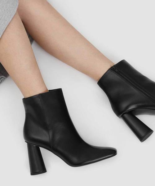 CHARLES & KEITH(チャールズ & キース)の「スクエアトゥカフブーツ / SQUARE TOE CALF BOOTS(ブーツ・レディース・ブラック/バーガンディー・22.5cm/23cm/23.5cm/24.5cm/25cm/25.5cm)」の3枚目の写真