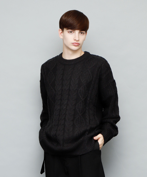 EMMA CLOTHES(エマクローズ)の「Uネックフィッシャーマンケーブル編みBIGシルエットニットセーター(ニット/セーター・メンズ・ライトグレー/ブラック/オフホワイト/杢グレー/チャコール・FREE)」の3枚目の写真