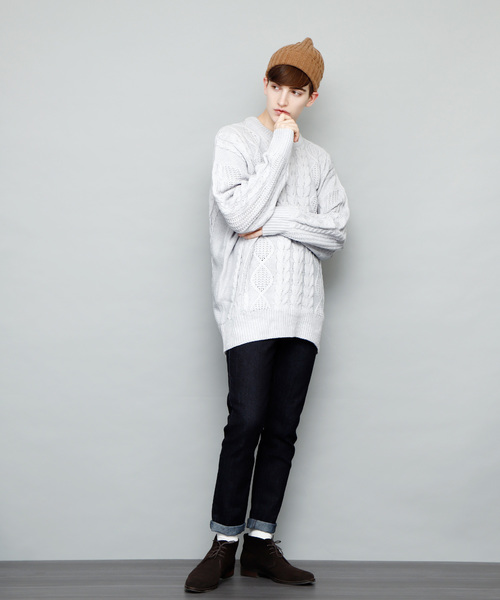 EMMA CLOTHES(エマクローズ)の「Uネックフィッシャーマンケーブル編みBIGシルエットニットセーター(ニット/セーター・メンズ・ライトグレー/ブラック/オフホワイト/杢グレー/チャコール・FREE)」の6枚目の写真