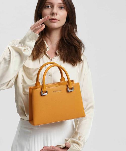 CHARLES & KEITH（チャールズ & キース）の「クラシックトップハンドルハンドバッグ / Classic Top Handle Handbag（ハンドバッグ・レディース・ダークグリーン/マスタード/ベビーピンク/プラム・M）」の14枚目の写真