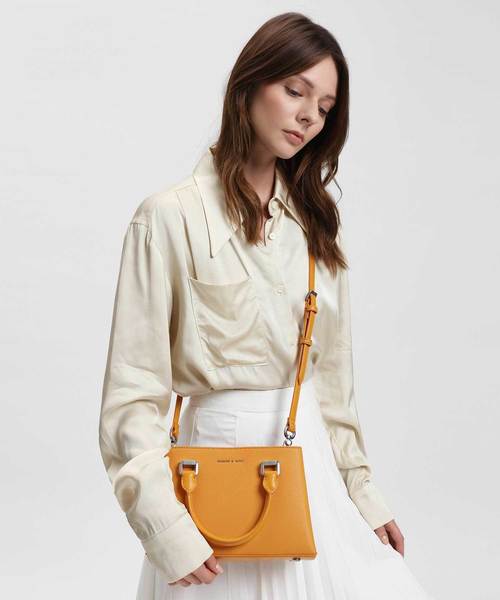CHARLES & KEITH（チャールズ & キース）の「クラシックトップハンドルハンドバッグ / Classic Top Handle Handbag（ハンドバッグ・レディース・ダークグリーン/マスタード/ベビーピンク/プラム・M）」の6枚目の写真