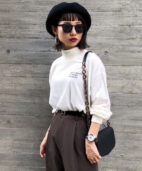 PAGEBOY(ページボーイ)の「ハイネックロゴロンT(Tシャツ/カットソー・レディース・ブラック/オフホワイト/ライトブラウン・FREE)」の1枚目の写真