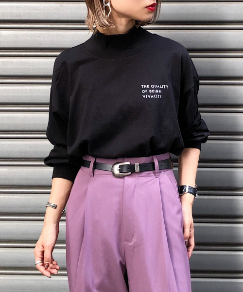PAGEBOY(ページボーイ)の「ハイネックロゴロンT(Tシャツ/カットソー・レディース・ブラック/オフホワイト/ライトブラウン・FREE)」の2枚目の写真