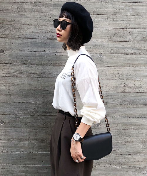 PAGEBOY(ページボーイ)の「ハイネックロゴロンT(Tシャツ/カットソー・レディース・ブラック/オフホワイト/ライトブラウン・FREE)」の5枚目の写真