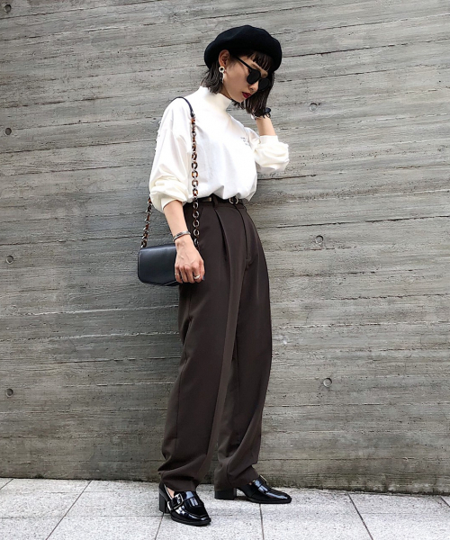 PAGEBOY(ページボーイ)の「ハイネックロゴロンT(Tシャツ/カットソー・レディース・ブラック/オフホワイト/ライトブラウン・FREE)」の7枚目の写真