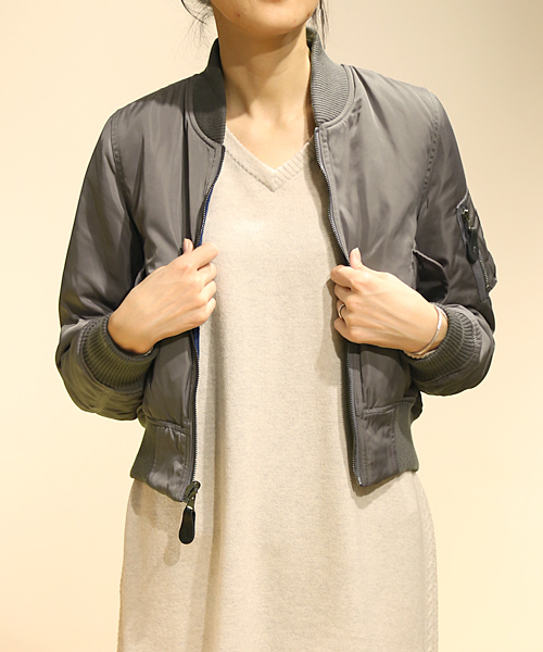 And A(アンドエー)の「REVERSE MA-1 (1%×And A)(ミリタリージャケット・レディース・ダークネイビー/カーキ・FREE)」の1枚目の写真