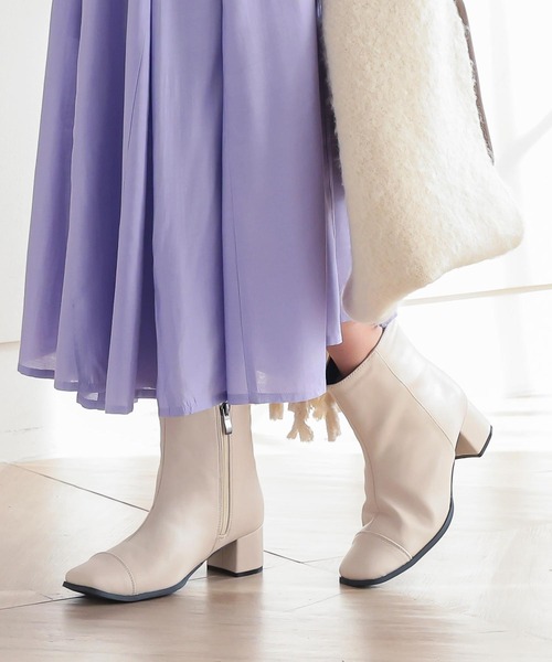 KOBE LETTUCE（コウベレタス）の「スクエアトゥライナーファーショートブーツ（ブーツ・レディース・ブラック/ダークブラウン/ブラック系その他/ブラウン系その他/グレイッシュベージュ/ブラウン系その他2/ブラック系その他2/アイボリー/キャメル/ホワイト系/ブラック系/ブラウン系/ブラック系その他3・S/M/L/LL）」の3枚目の写真