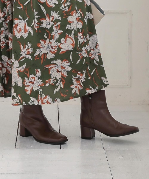 KOBE LETTUCE（コウベレタス）の「スクエアトゥライナーファーショートブーツ（ブーツ・レディース・ブラック/ダークブラウン/ブラック系その他/ブラウン系その他/グレイッシュベージュ/ブラウン系その他2/ブラック系その他2/アイボリー/キャメル/ホワイト系/ブラック系/ブラウン系/ブラック系その他3・S/M/L/LL）」の9枚目の写真