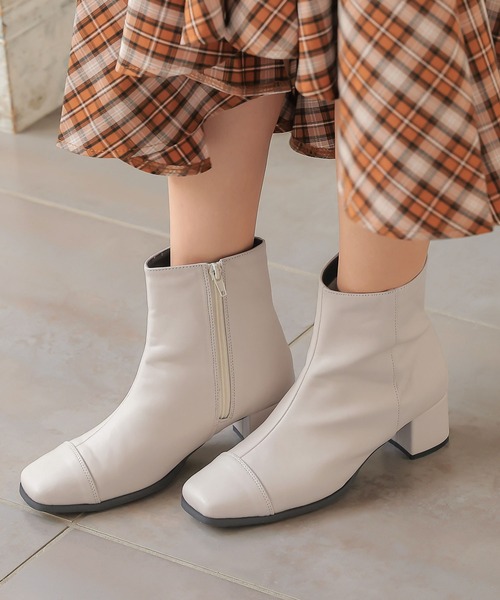 KOBE LETTUCE（コウベレタス）の「スクエアトゥライナーファーショートブーツ（ブーツ・レディース・ブラック/ダークブラウン/ブラック系その他/ブラウン系その他/グレイッシュベージュ/ブラウン系その他2/ブラック系その他2/アイボリー/キャメル/ホワイト系/ブラック系/ブラウン系/ブラック系その他3・S/M/L/LL）」の2枚目の写真