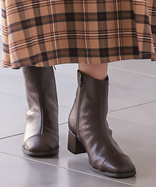 KOBE LETTUCE（コウベレタス）の「スクエアトゥライナーファーショートブーツ（ブーツ・レディース・ブラック/ダークブラウン/ブラック系その他/ブラウン系その他/グレイッシュベージュ/ブラウン系その他2/ブラック系その他2/アイボリー/キャメル/ホワイト系/ブラック系/ブラウン系/ブラック系その他3・S/M/L/LL）」の10枚目の写真