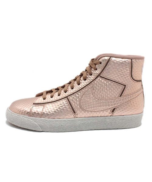 NIKE（ナイキ）の「ナイキ ウィメンズ ブレイザー NIKE WMNS BLAZER MID CUT OUT PRM 644407-900（スニーカー・レディース・ゴールド・23cm/24.5cm/23.5cm/24cm）」の2枚目の写真