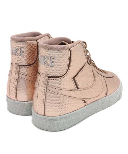 NIKE（ナイキ）の「ナイキ ウィメンズ ブレイザー NIKE WMNS BLAZER MID CUT OUT PRM 644407-900（スニーカー・レディース・ゴールド・23cm/24.5cm/23.5cm/24cm）」の4枚目の写真