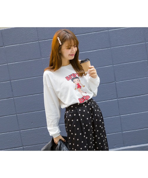 SpRay(スプレイ)の「BETTYプリントロングTシャツ(Tシャツ/カットソー・レディース・ブラック/パープル/オフホワイト/スミクロ・FREE)」の9枚目の写真