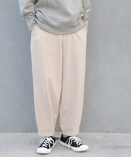 LAKOLE（ラコレ）の「起毛ツイルバレルパンツ（その他パンツ・レディース・ライトグレー/ブラック/アイボリー・SMALL/MEDIUM）」の3枚目の写真